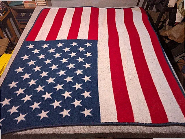 Earth Ragz Blanket 60x68 American Flag USA Throw Novelty Stars Stripes Striped